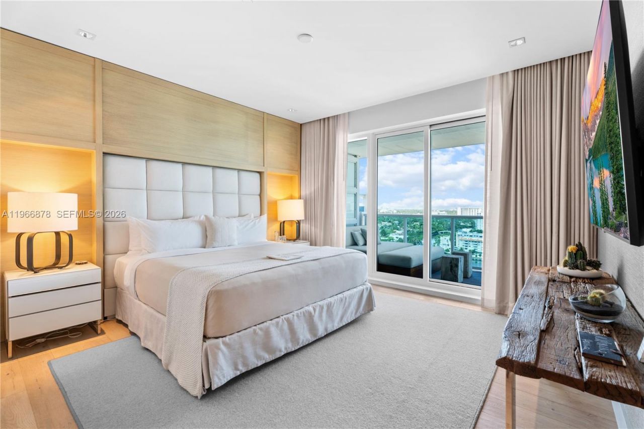 102 24th St, Unit PH-1703, Miami Beach, FL 33139 Photo