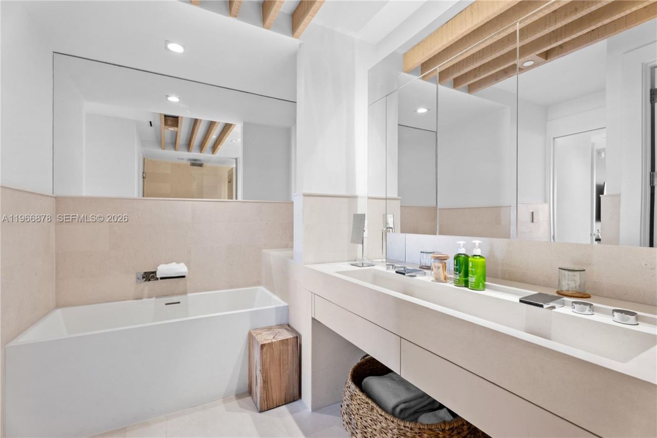 102 24th St, Unit PH-1703, Miami Beach, FL 33139 Photo