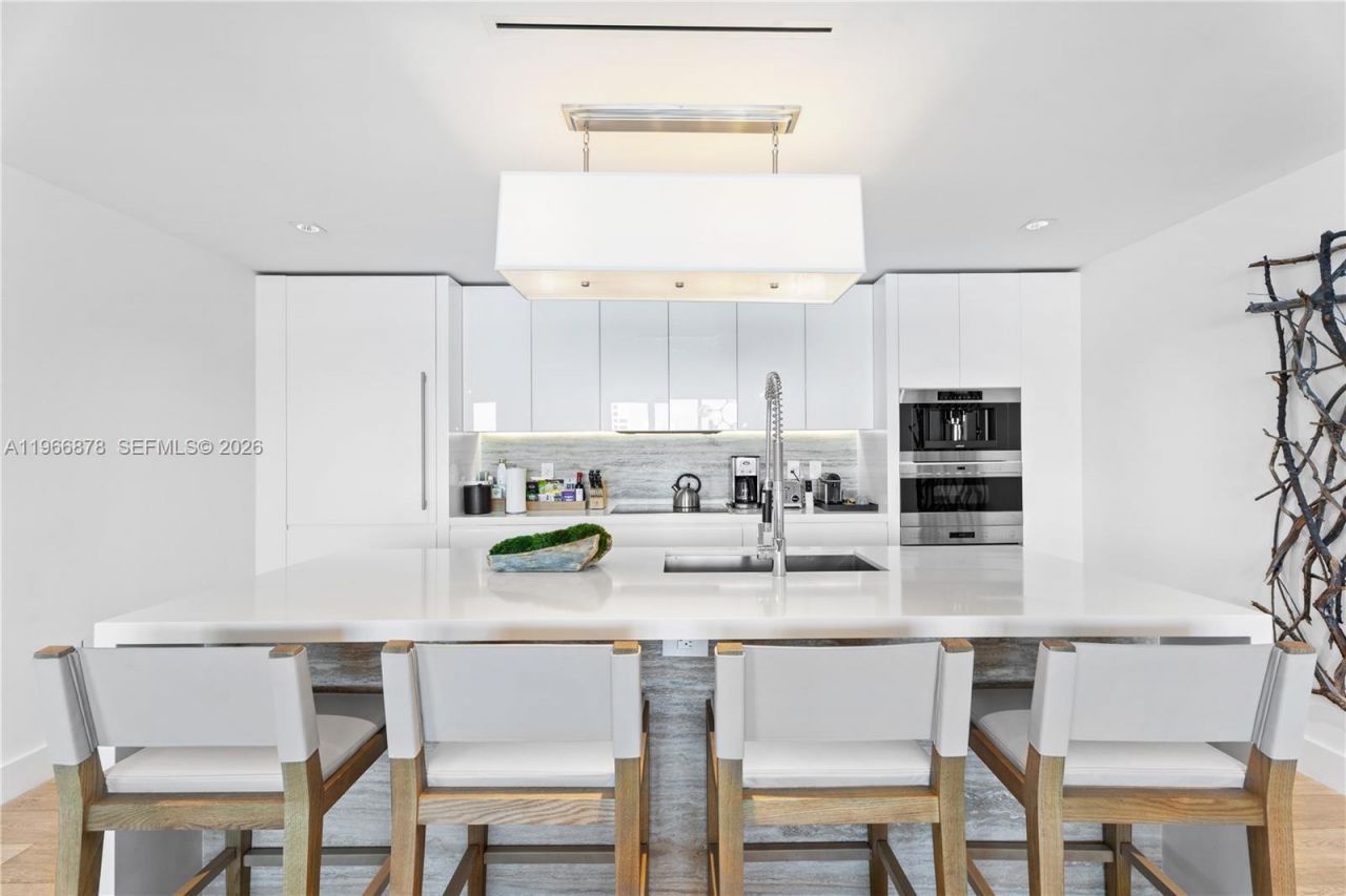 102 24th St, Unit PH-1703, Miami Beach, FL 33139 Photo