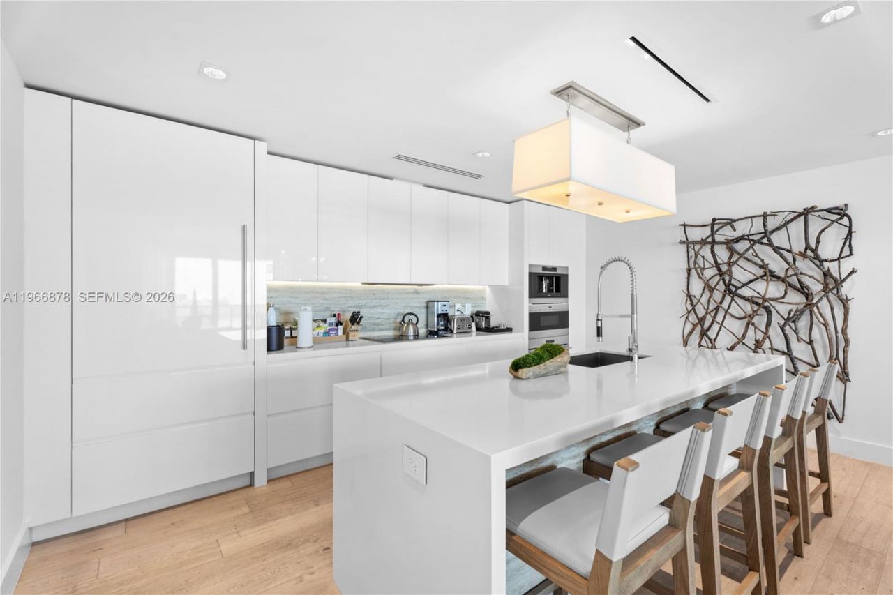 102 24th St, Unit PH-1703, Miami Beach, FL 33139 Photo