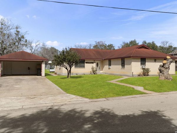 105 East St, Stockdale, TX 78160