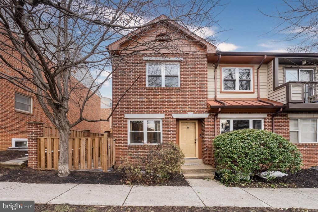 1103 N Vernon Street, Arlington, VA 22201 Main Photo