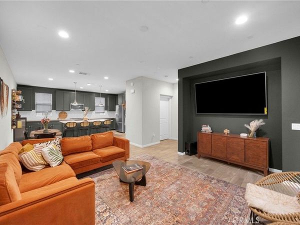 14865 W Maple Ter, Panorama City, CA 91402