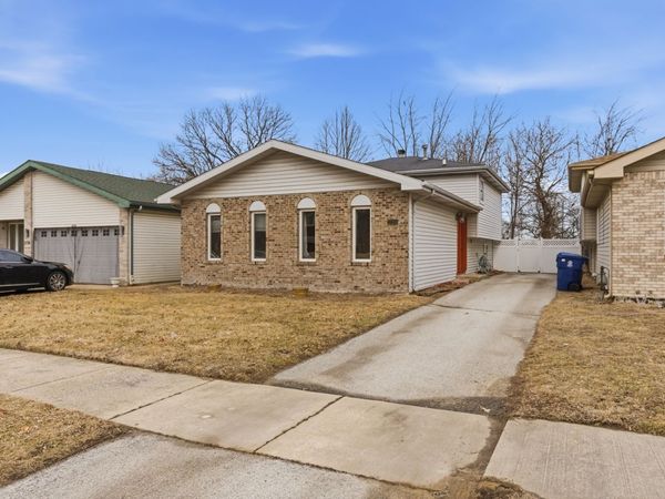 2736 E Goodrich Avenue E, Burnham, IL 60633