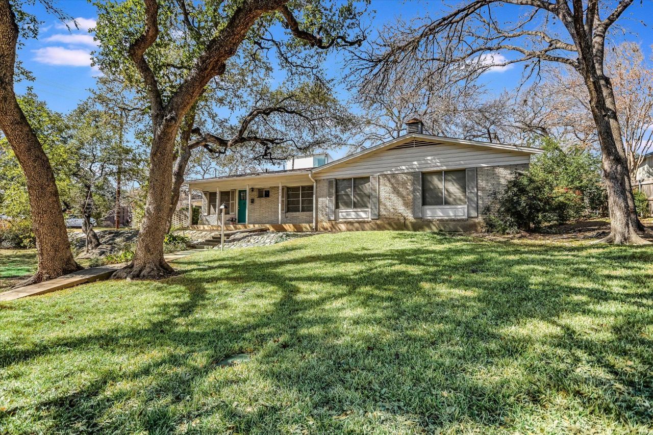 1000 Possum Trot St, Austin, TX 78703 Main Photo