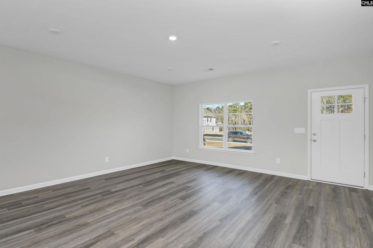 127 Middlesex Court Photo 8