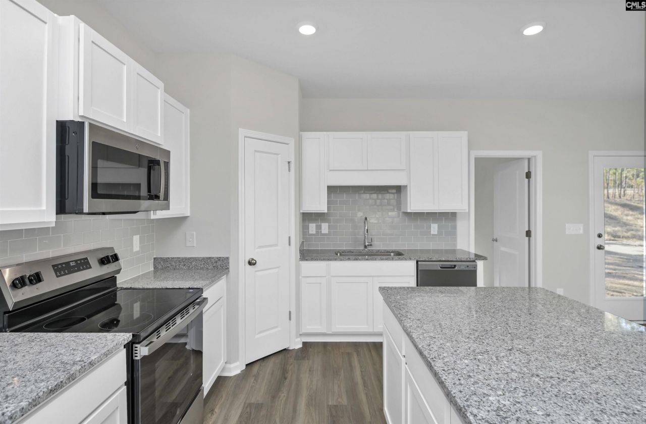 127 Middlesex Court Photo 9