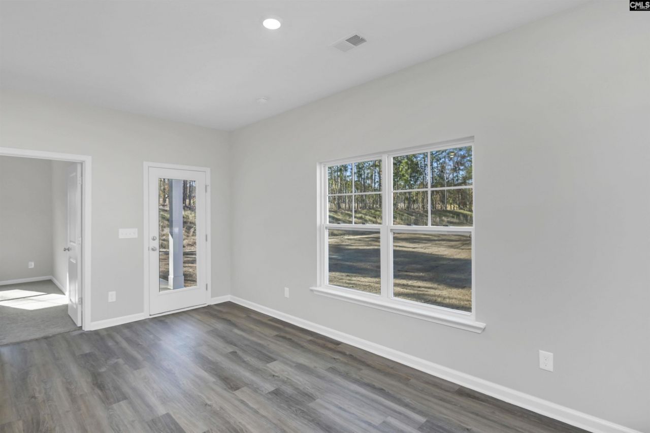 127 Middlesex Court Photo 10