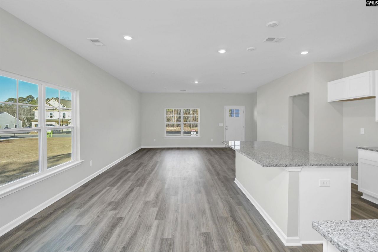 127 Middlesex Court Photo 13