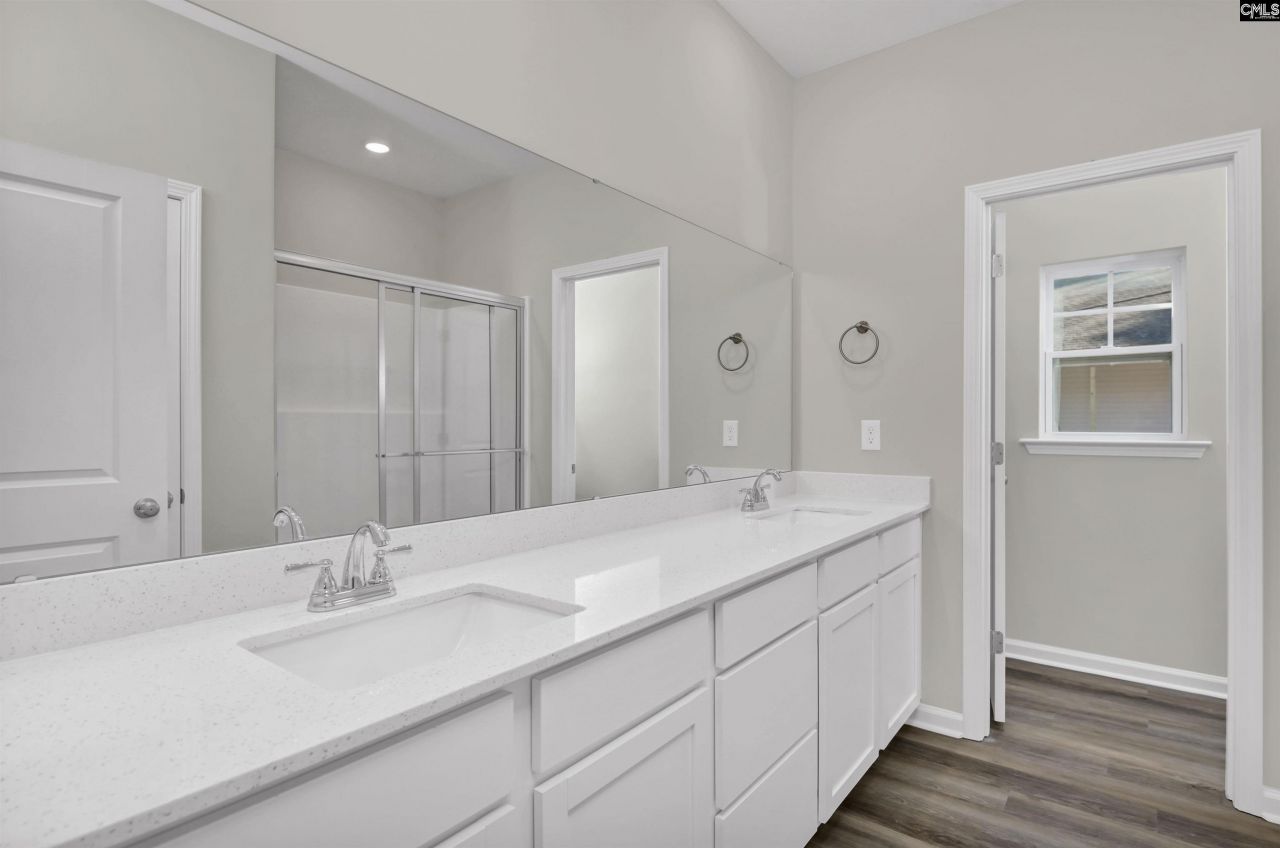 127 Middlesex Court Photo 22