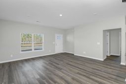 127 Middlesex Court photo 4