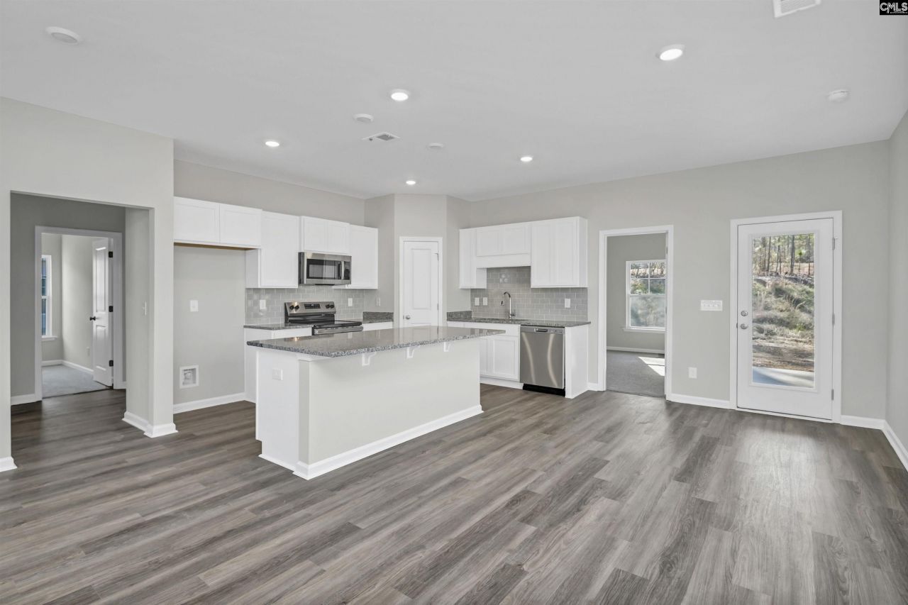 127 Middlesex Court Photo 4