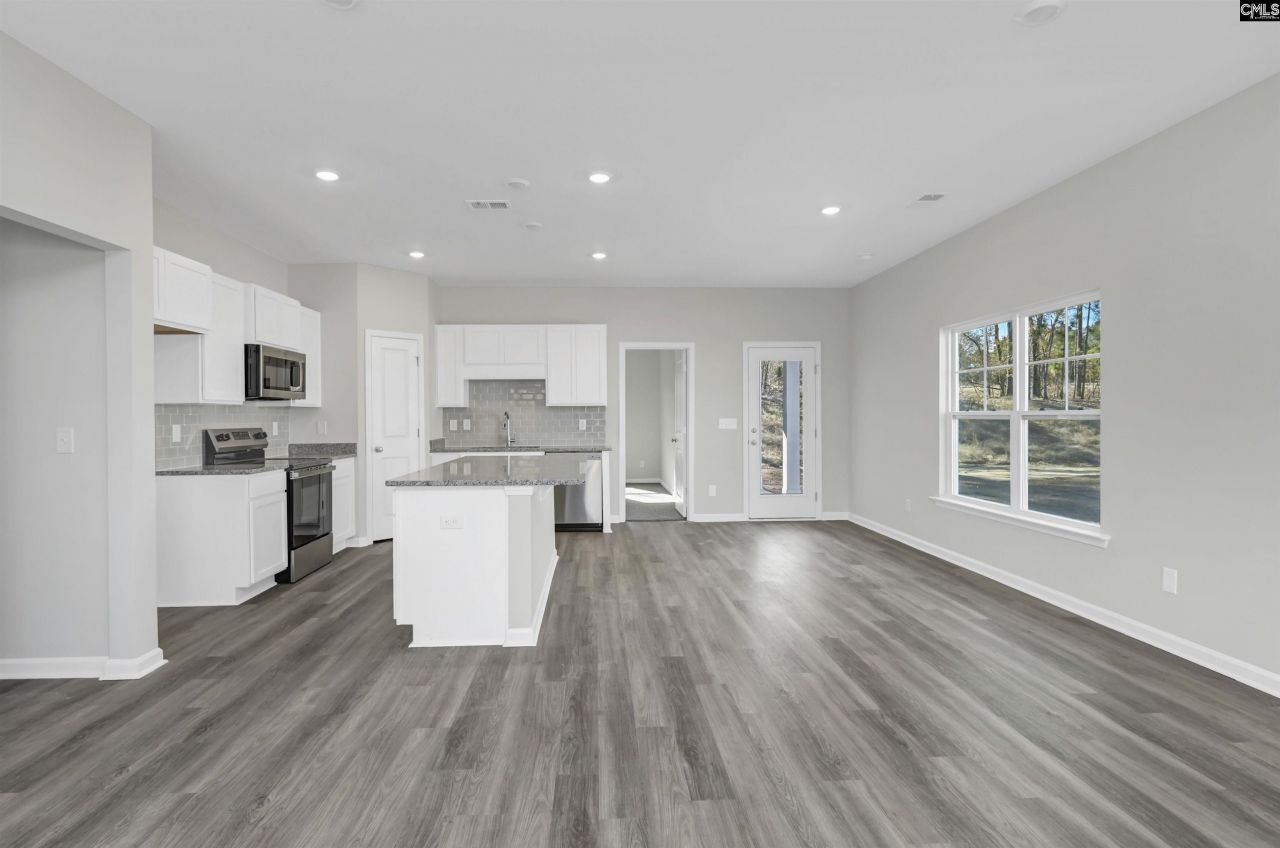 127 Middlesex Court Photo 5