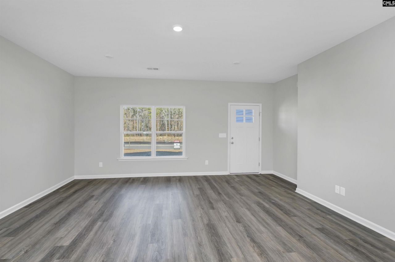 127 Middlesex Court Photo 7