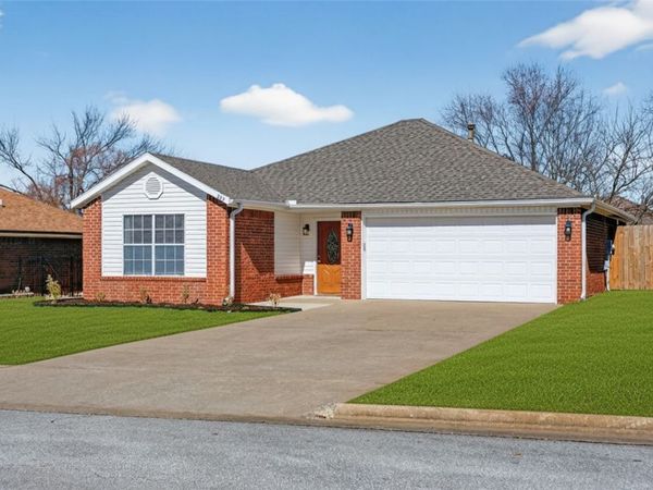813 Marcus Street, Bentonville, AR 72712