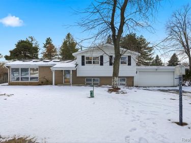 9875 W M 21, Middlebury Twp, MI 48866
