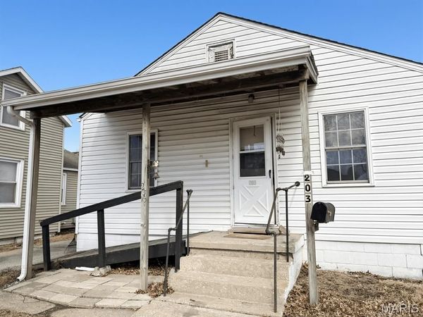 203 E Martin Street, Litchfield, IL 62056