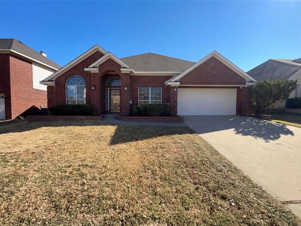 8329 Cedarcrest Lane, Fort Worth, TX 76123