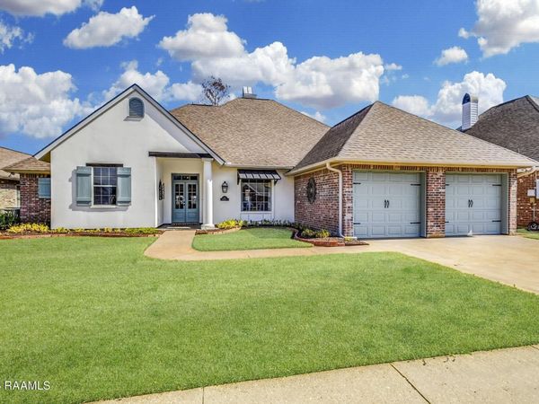 202 Bon Vie Drive, Lafayette, LA 70506