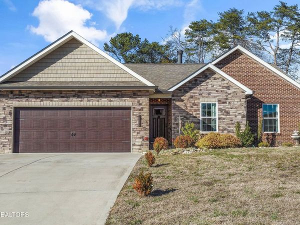 8017 Stone Hollow Drive, Knoxville, TN 37924