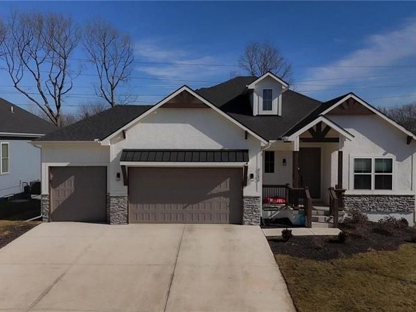 4204 Adams Drive, Blue Springs, MO 64014