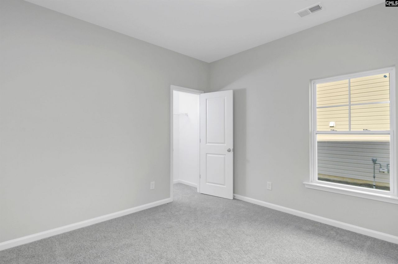 131 Middlesex Court Photo 6