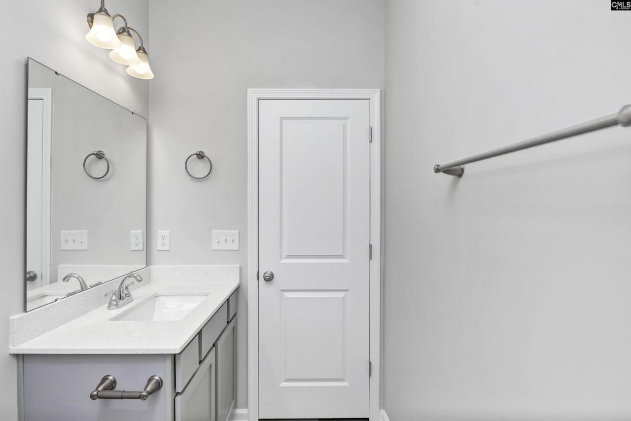 131 Middlesex Court Photo 8