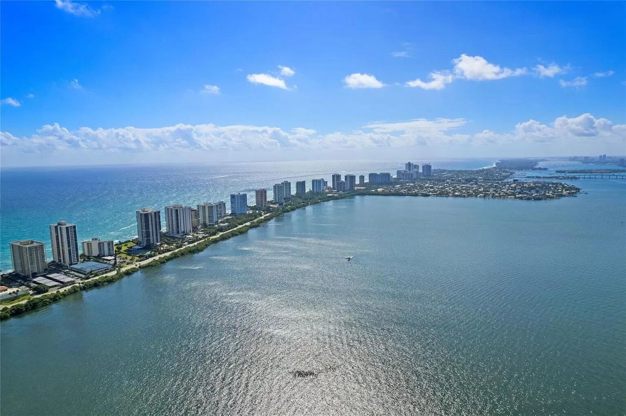 2800 N Ocean Drive, Unit B-2d, Singer Island, FL 33404 Photo