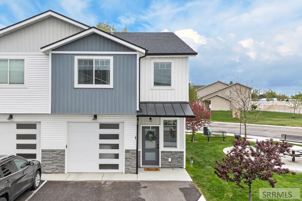179 Park Lawn Drive, Unit 1, Chubbuck, ID 83202 Main Photo