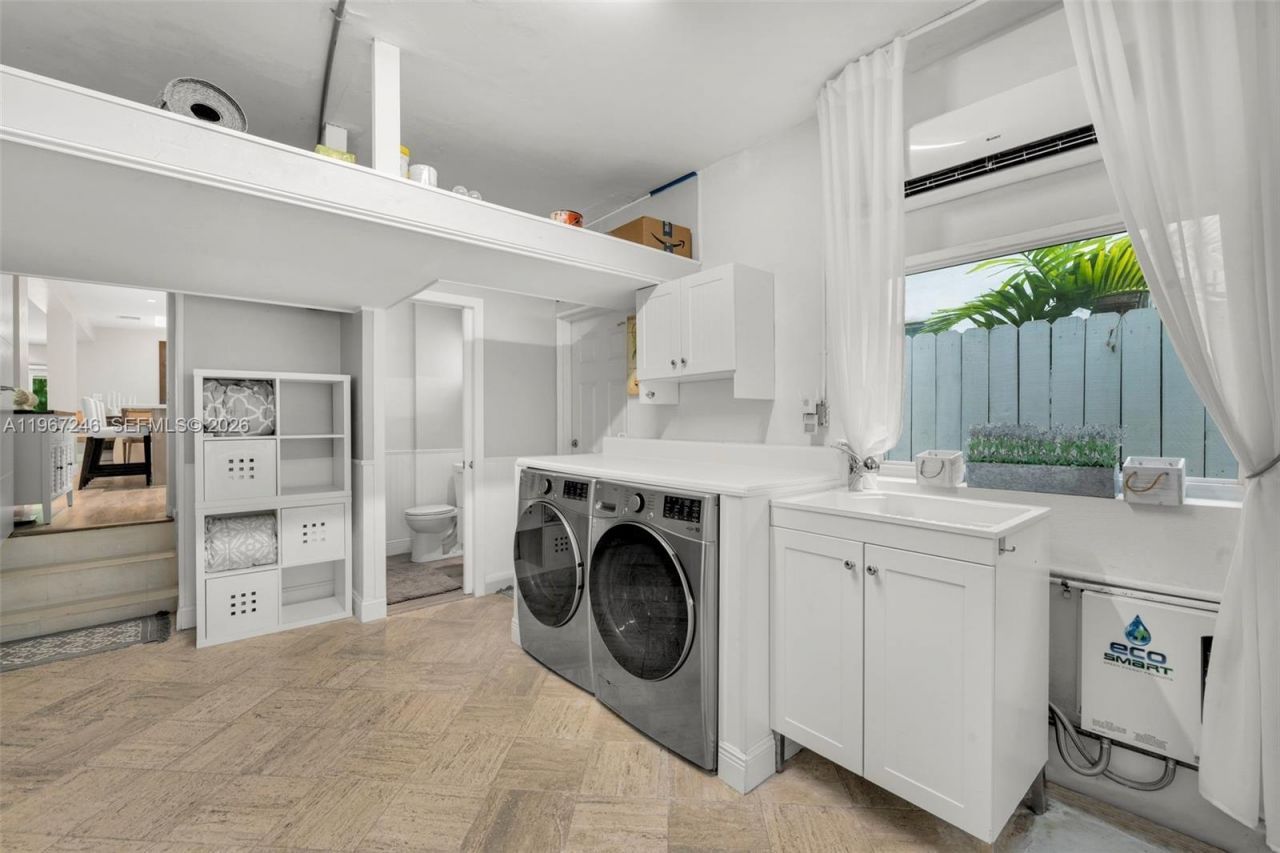 736 W 51 St, Miami Beach, FL 33140 Photo