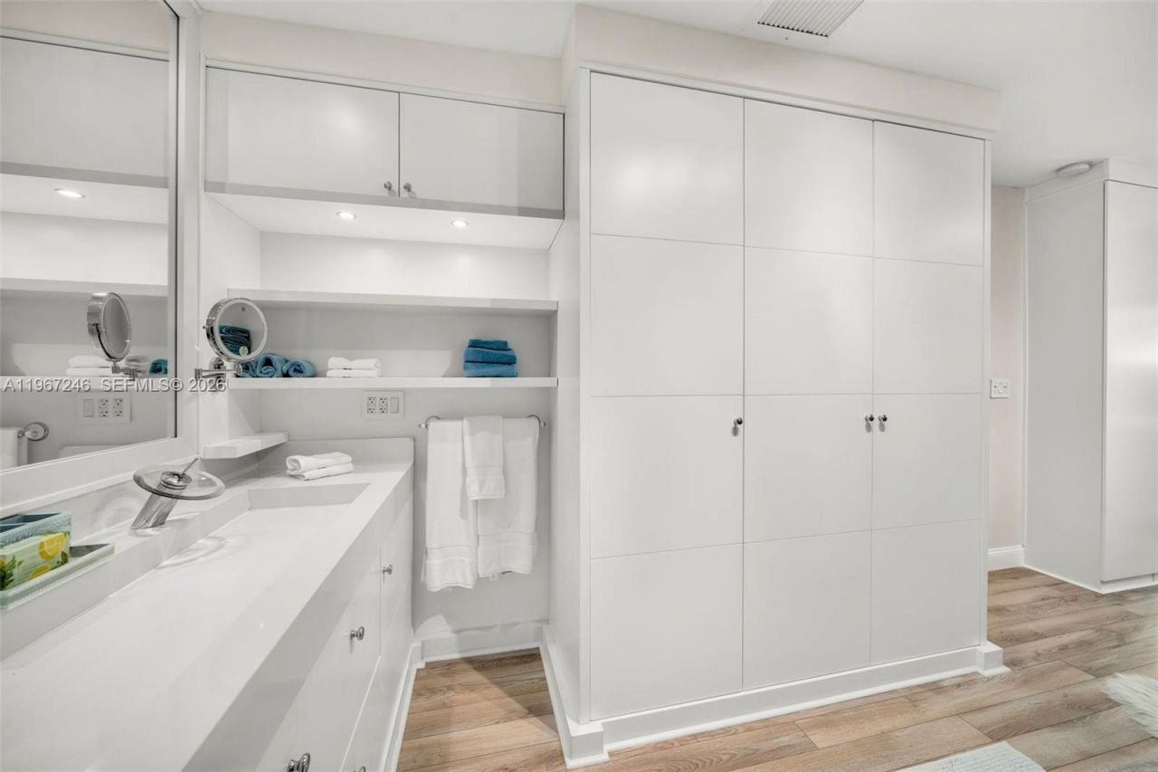 736 W 51 St, Miami Beach, FL 33140 Photo