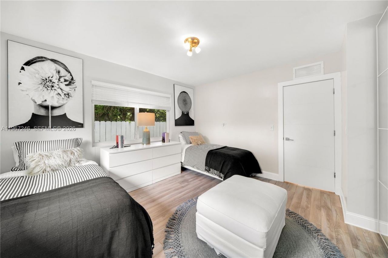 736 W 51 St, Miami Beach, FL 33140 Photo