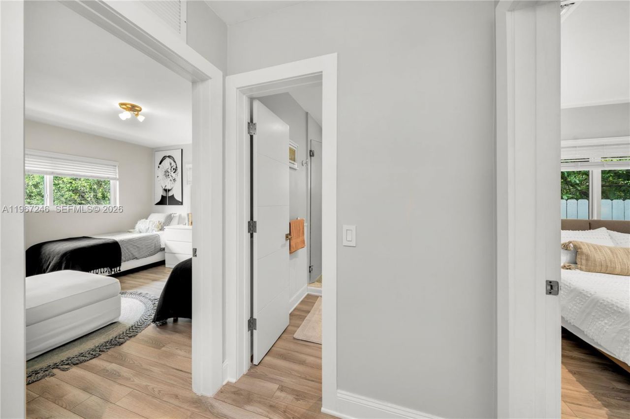 736 W 51 St, Miami Beach, FL 33140 Photo