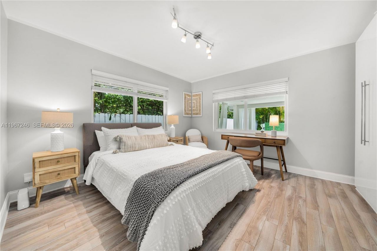 736 W 51 St , Miami Beach, FL 33140 Photo