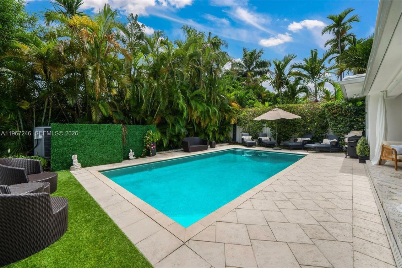 736 W 51 St , Miami Beach, FL 33140 Photo