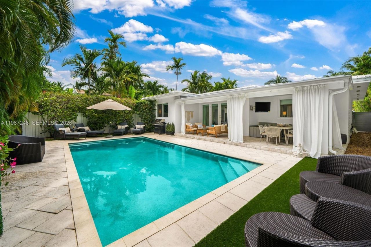 736 W 51 St , Miami Beach, FL 33140 Photo