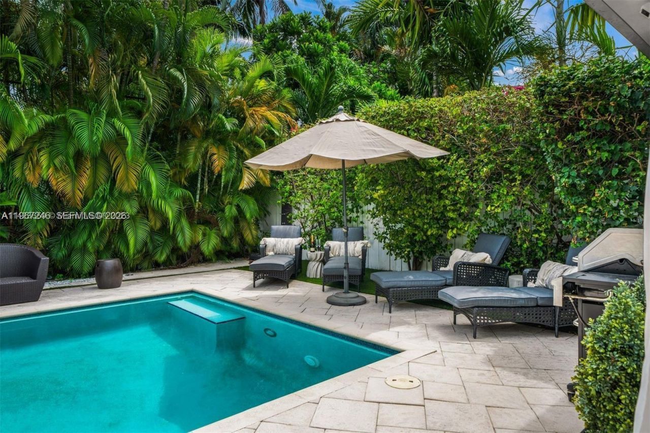 736 W 51 St , Miami Beach, FL 33140 Photo