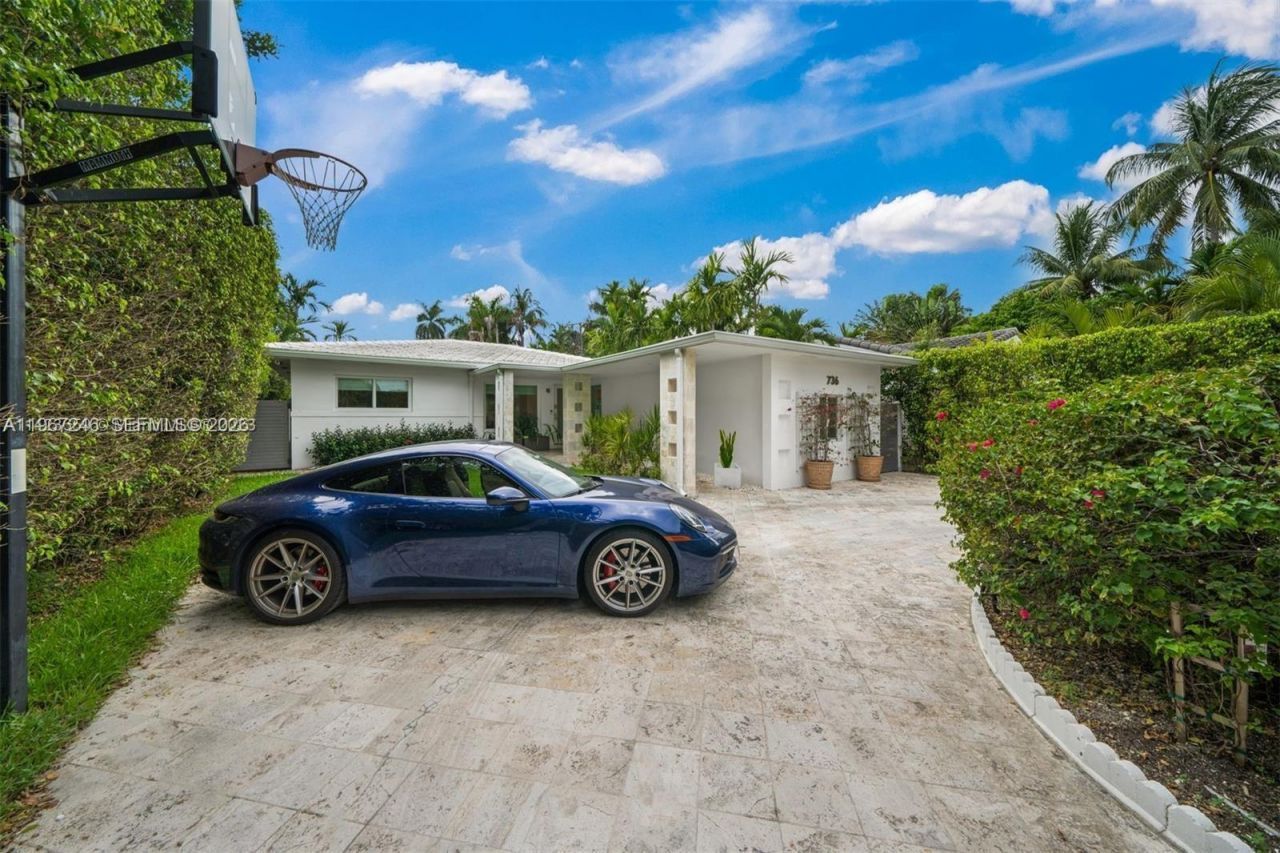 736 W 51 St, Miami Beach, FL 33140 Photo
