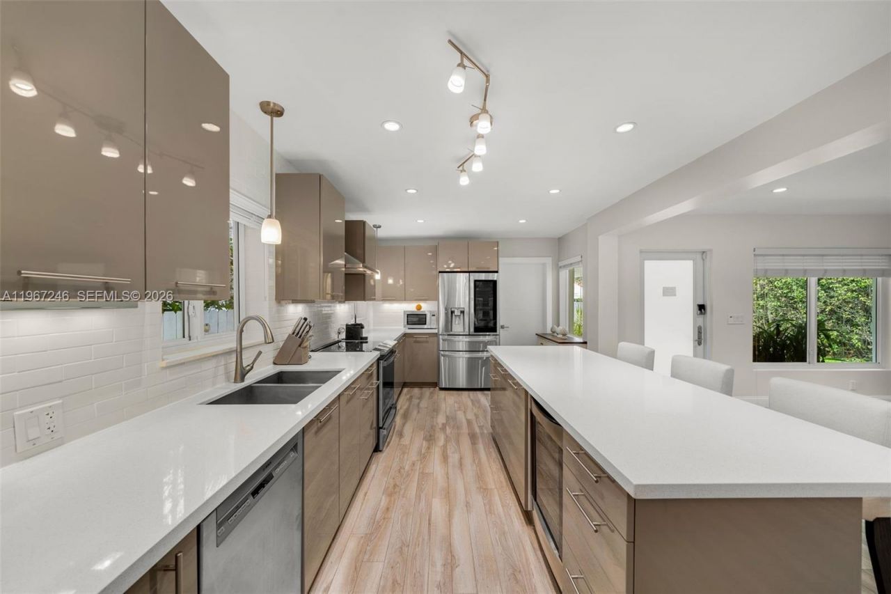 736 W 51 St , Miami Beach, FL 33140 Photo