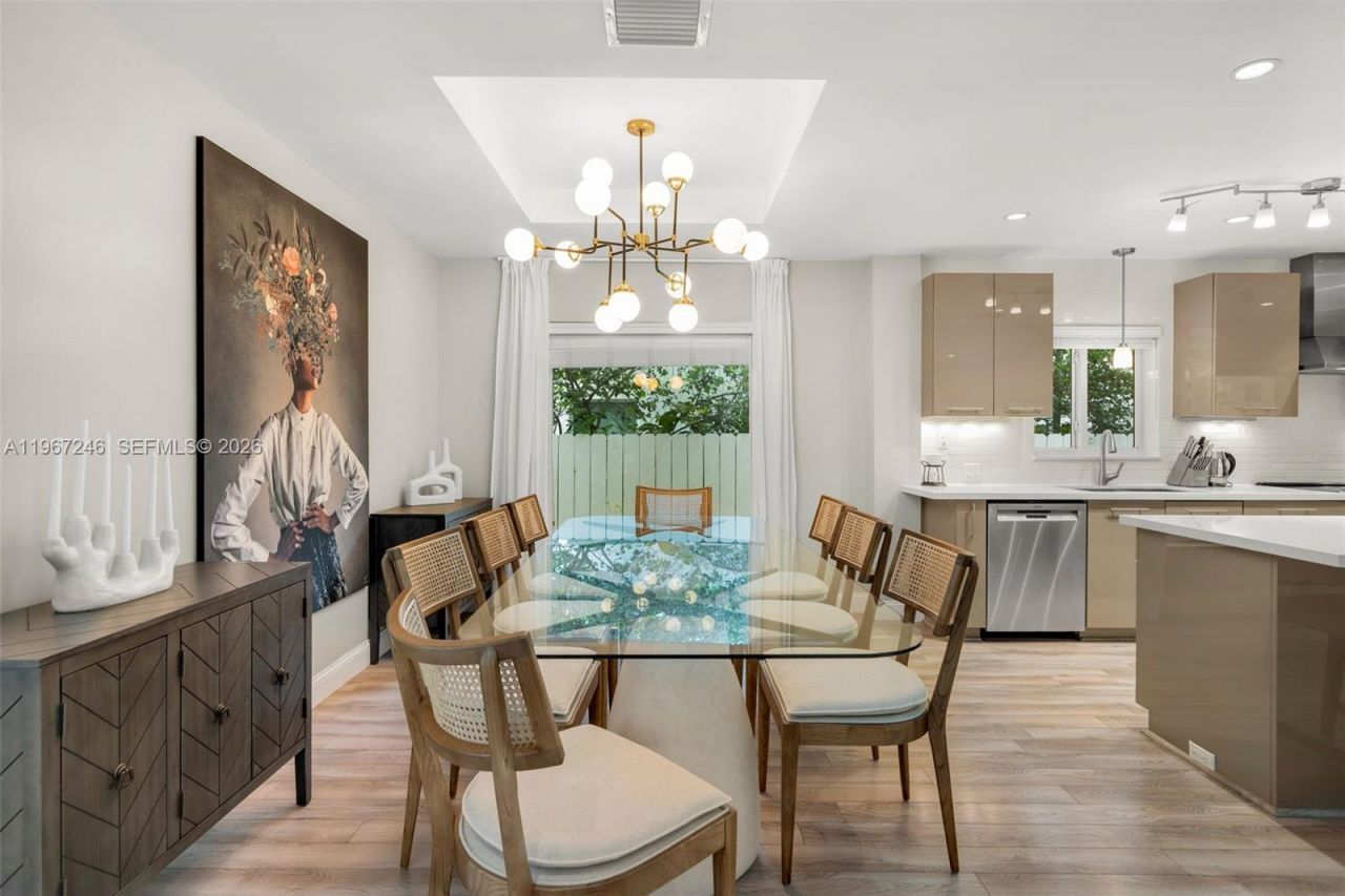 736 W 51 St, Miami Beach, FL 33140 Photo