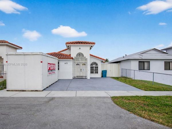 8859 NW 110th Ln, Hialeah Gardens, FL 33018