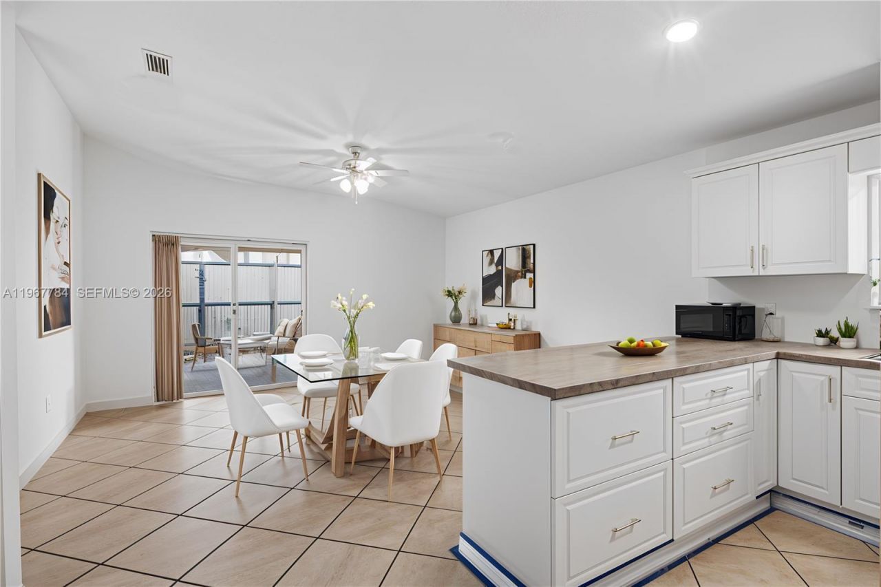 8859 NW 110th Ln, Hialeah Gardens, FL 33018 Photo