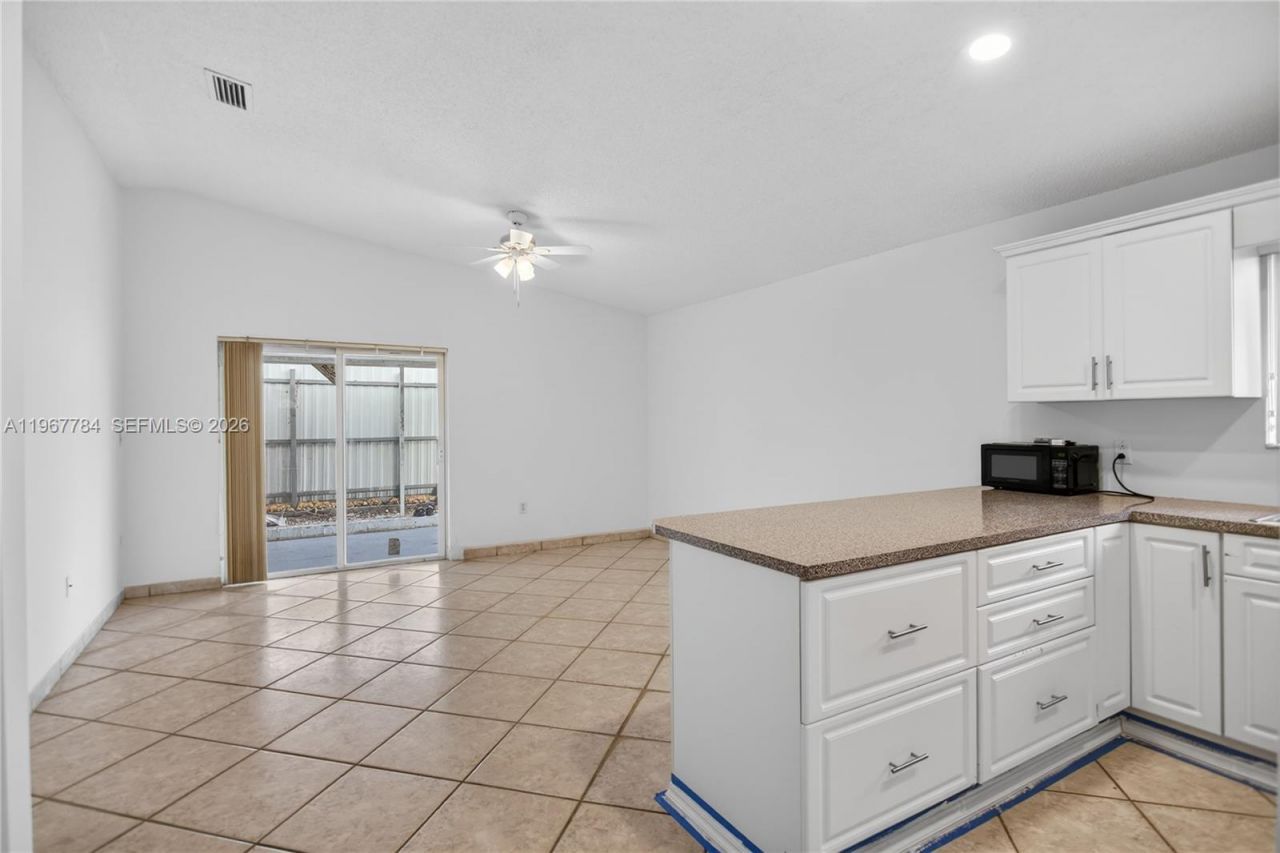 8859 NW 110th Ln, Hialeah Gardens, FL 33018 Photo