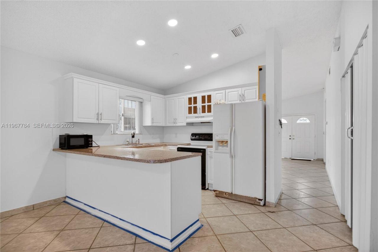 8859 NW 110th Ln, Hialeah Gardens, FL 33018 Photo