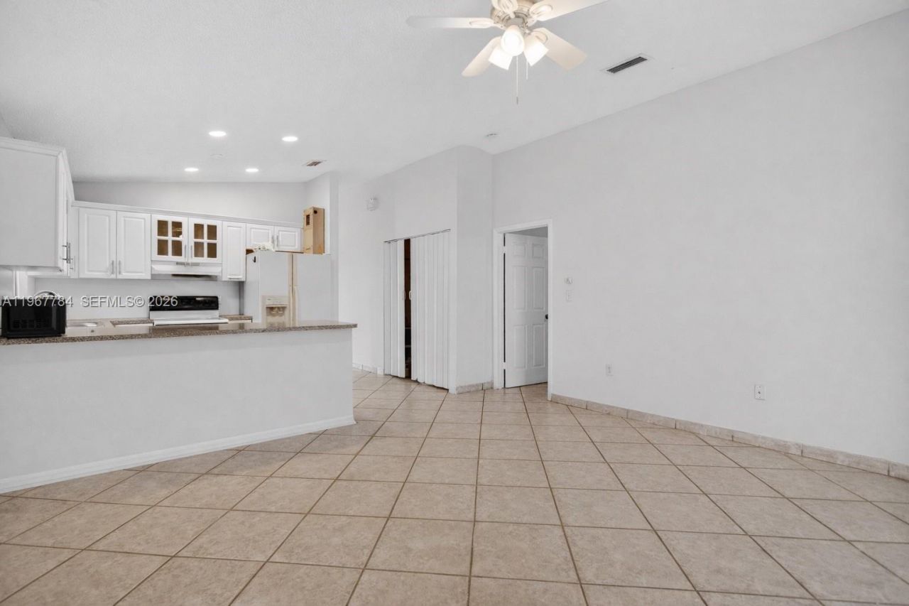 8859 NW 110th Ln, Hialeah Gardens, FL 33018 Photo