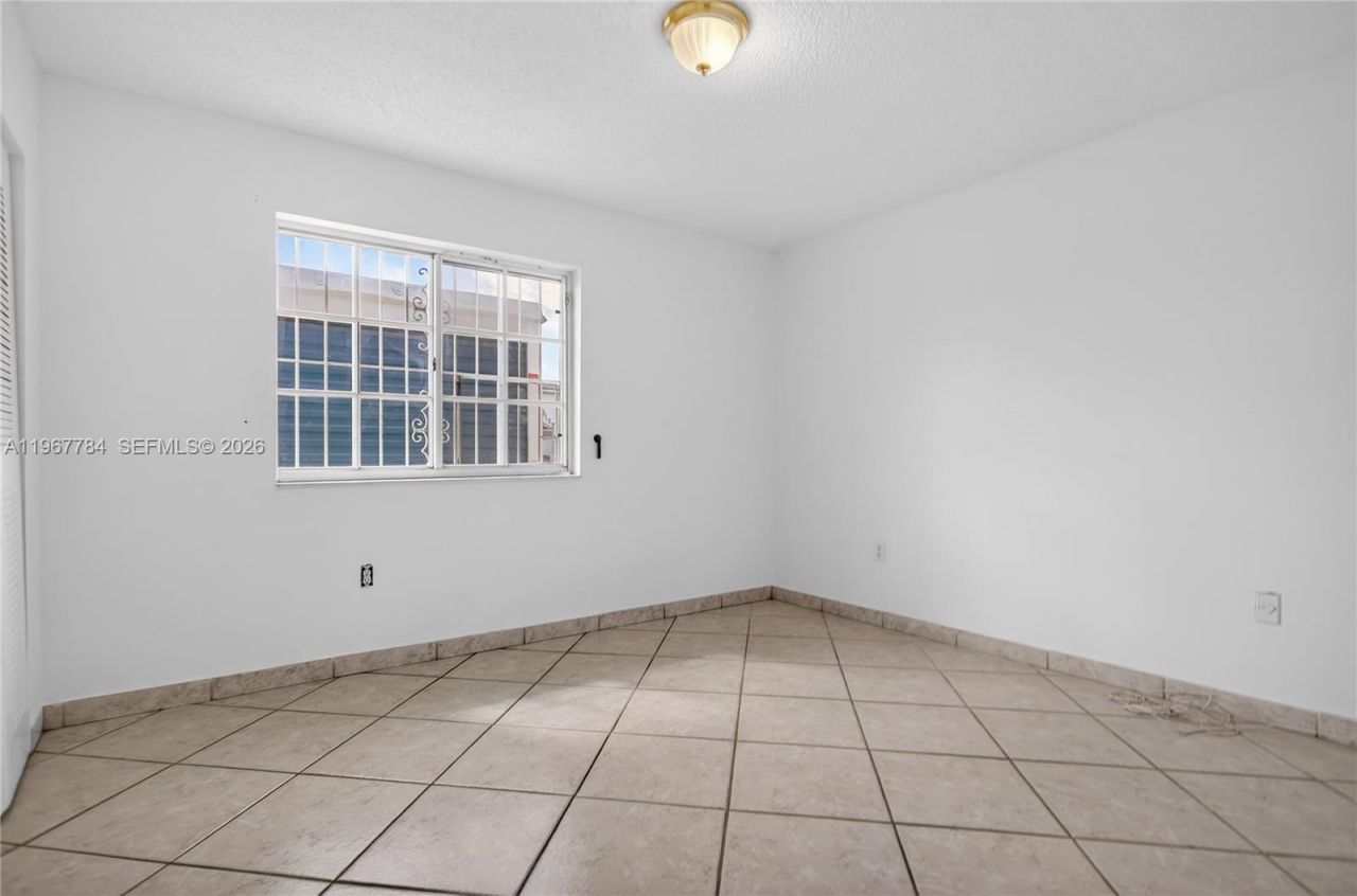 8859 NW 110th Ln, Hialeah Gardens, FL 33018 Photo