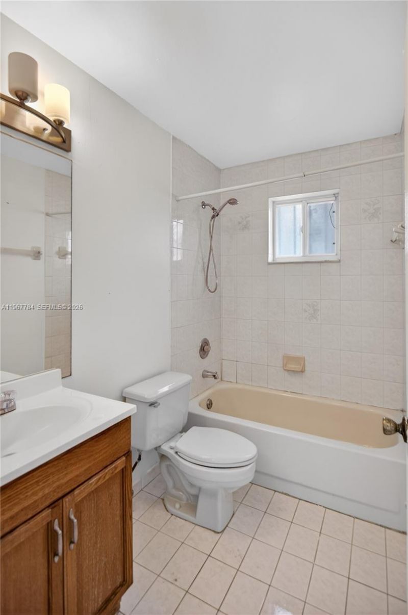 8859 NW 110th Ln, Hialeah Gardens, FL 33018 Photo