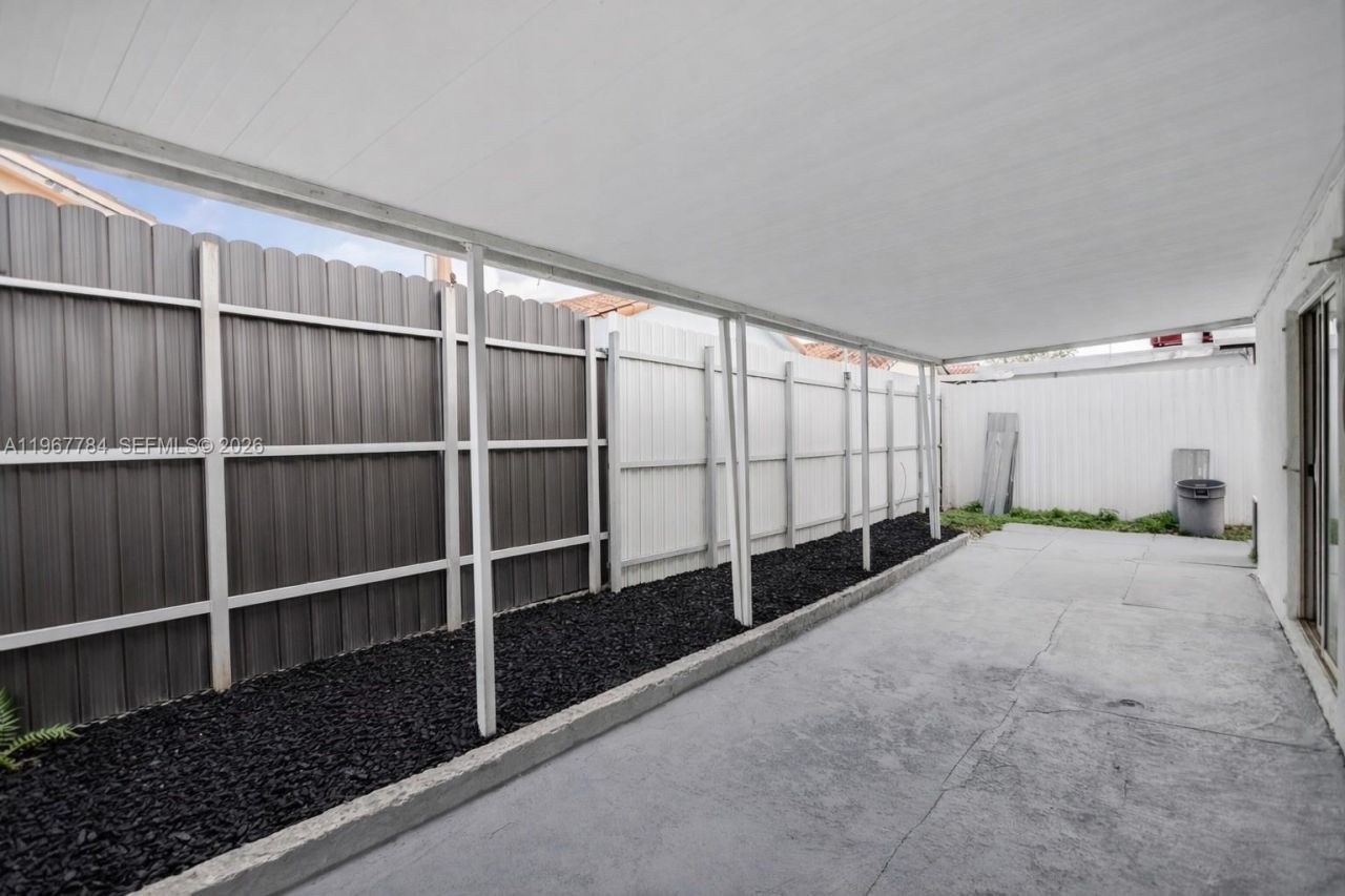 8859 NW 110th Ln, Hialeah Gardens, FL 33018 Photo