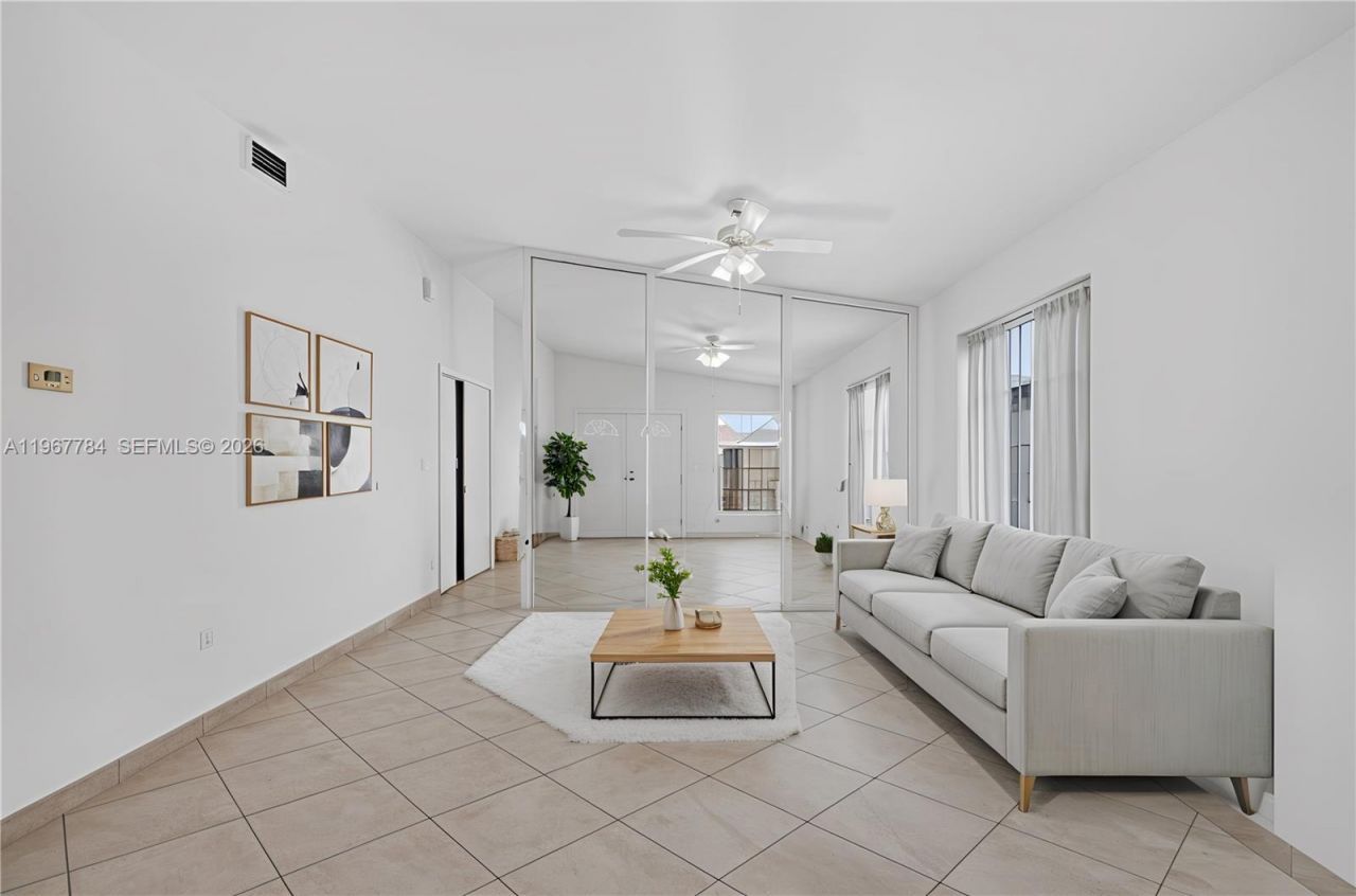 8859 NW 110th Ln, Hialeah Gardens, FL 33018 Photo