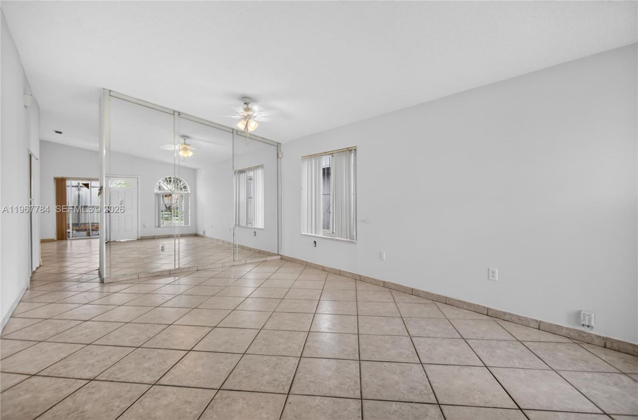 8859 NW 110th Ln, Hialeah Gardens, FL 33018 Photo